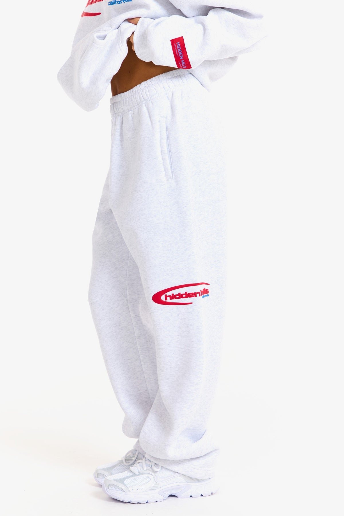 Look21-_105_7de721d6-7212-4459-b914-308eee11fed1_1800x1800 Hidden Hills Sporty Straight-Leg Sweatpants Light Grey/Red